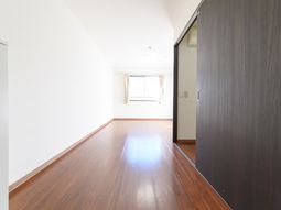 明るく清潔な居室