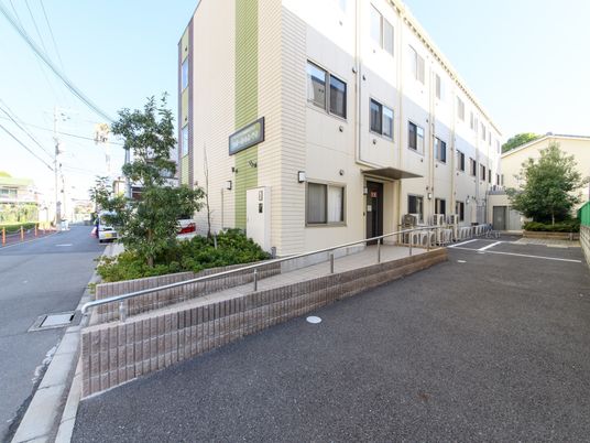 快適な外観の建物 