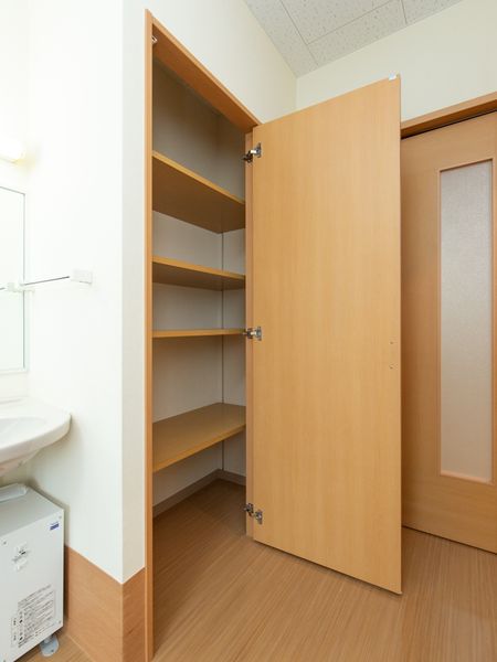 きれいな木製クローゼット
