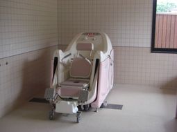 浴槽型リフト設備