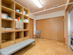 整理整頓された更衣室