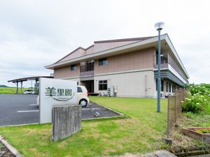 広々とした施設の外観