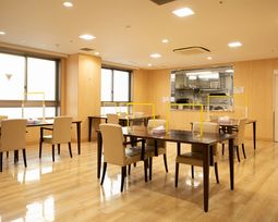 明るいダイニングスペース