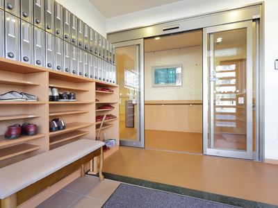 玄関と靴箱のあるエントランス