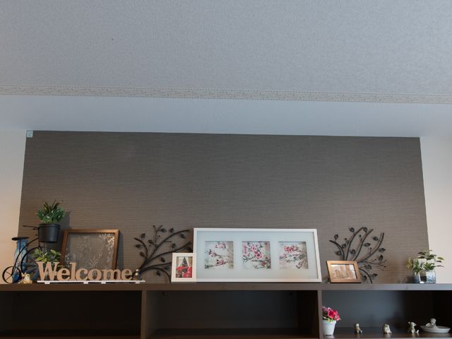 エントランスの装飾品 靴箱上部 温かみのあるアクセントでお出迎えのエントランスです。植物や小物が訪れる方々を優しく迎え入れます。