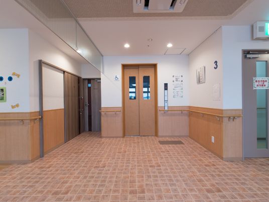 きれいな施設の廊下