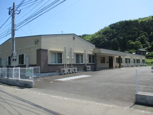 広々とした施設外観