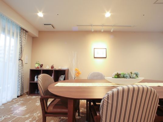 温かみのあるダイニングルーム