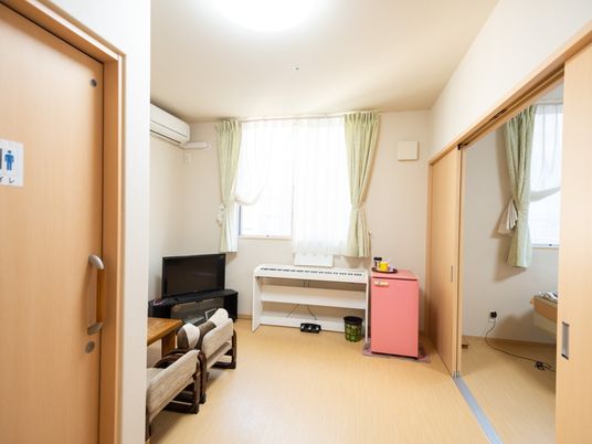 居室の明るく清潔な空間
