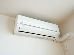 壁掛けエアコンのクローズアップ