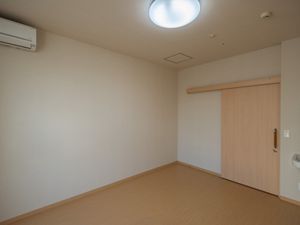明るい居室の空間