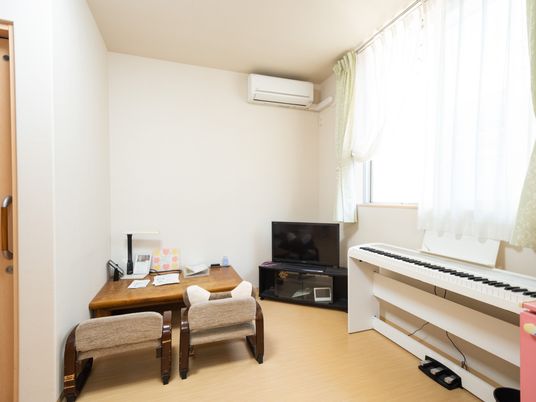 明るい部屋と家具