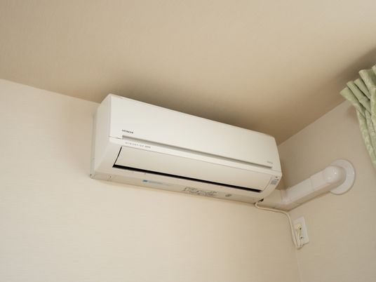 壁掛けエアコンのある部屋