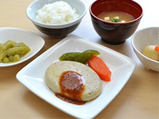 和風の食事セット