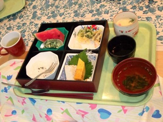 給食セットのトレイ