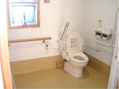 バリアフリー設計のトイレ