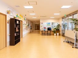 廊下の明るい空間