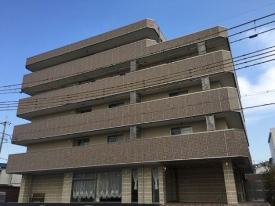 多階層の建物外観