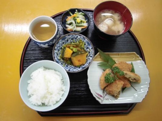 和食スタイルの食事膳