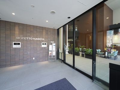 エントランスの清潔な壁面