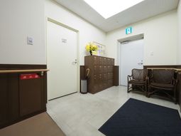 清潔感あるエントランス風景