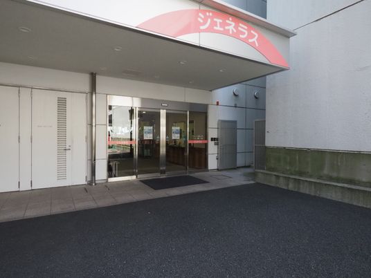 エントランスの外観