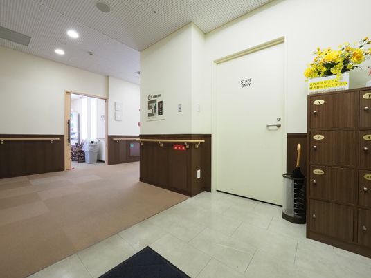 廊下の清潔な光景