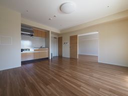 広々とした洋室の部屋