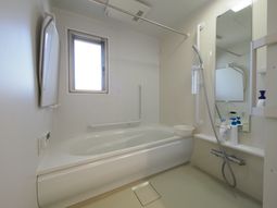 バリアフリーの浴室設備