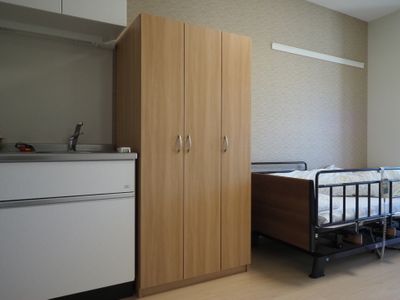 居室の家具とベッド