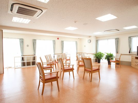 明るいリビングの様子