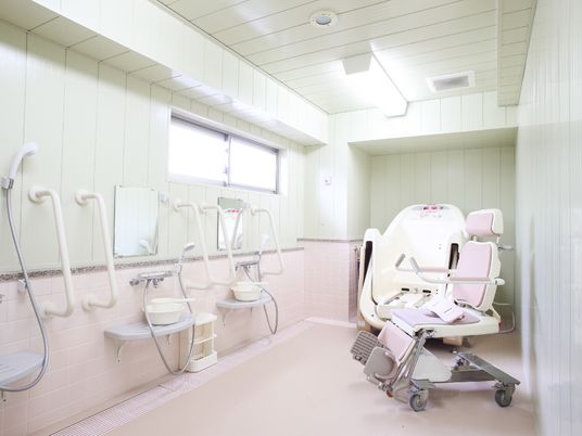 バリアフリーの浴室設備