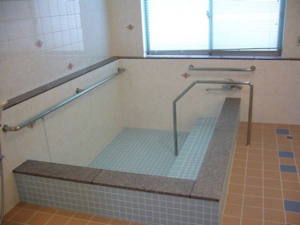 バリアフリーの浴室設備