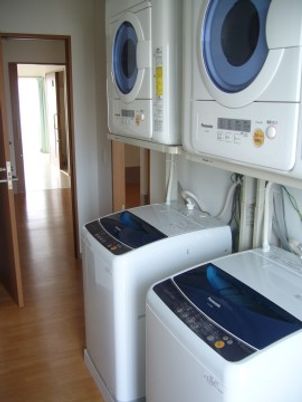 洗濯機と乾燥機の設備