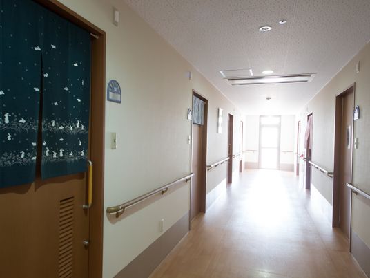 明るく広い廊下