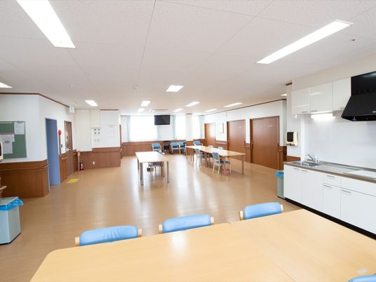 広々とした共有ダイニング