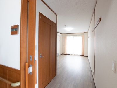 明るく広々した廊下