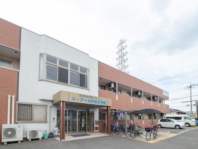明るい建物の外観