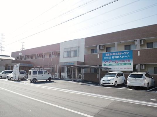 建物正面の外観  