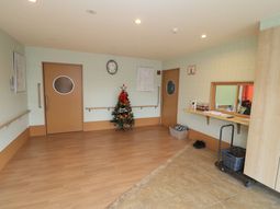 エントランスにクリスマスツリー