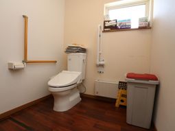 手すり付きトイレ空間