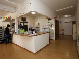 スタッフが働く受付エリア