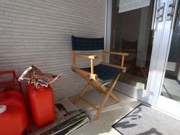 テラスの椅子と日差し