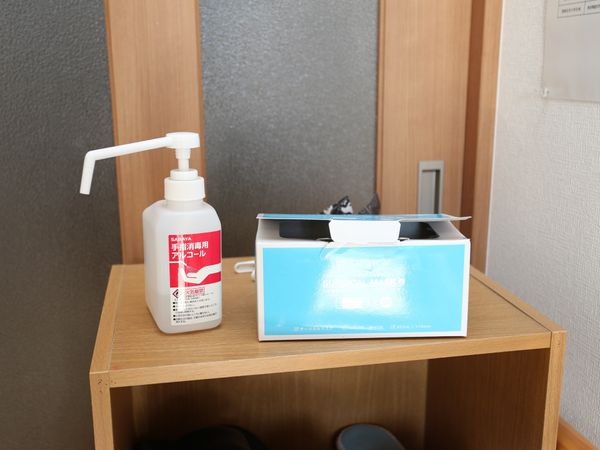 消毒設備のある廊下