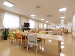 明るい食堂スペース