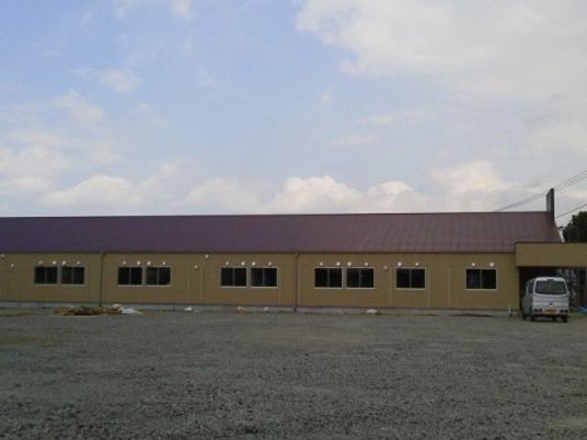 平屋建て施設の外観