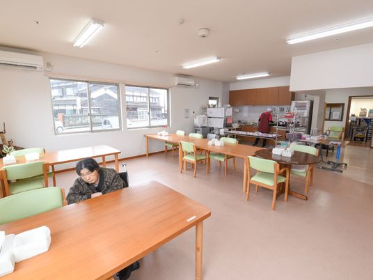 広々とした食堂の一角