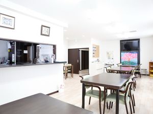 明るい食堂の風景