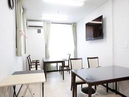 明るい食堂の風景