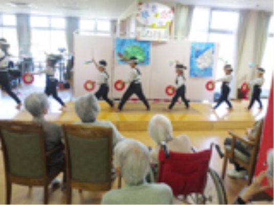 活動する人々の多目的室